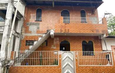 Imagem: A casa possui 4 Dormitórios, 2 Banheiros e está localizado