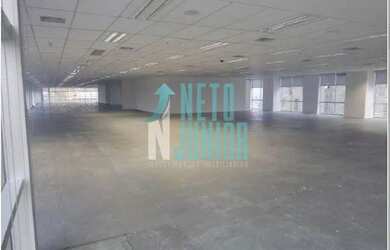 Imagem: O depósito possui 5 Vagas na garagem e 542m² de Área e está