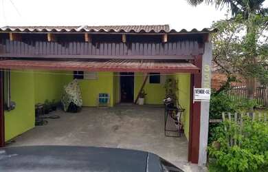 Imagem: A casa possui 3 Dormitórios, 2 Banheiros, 2 Vagas na garagem