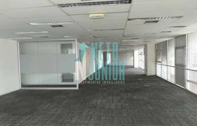 Imagem: O depósito possui 5 Vagas na garagem, 660m² de Área e está