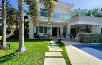 Imagem: A casa em condomínio possui 5 Dormitórios, 5 Banheiros, 4