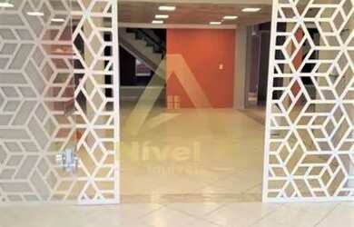 Imagem: A casa possui 3 Banheiros, 220m² de Área e está localizado