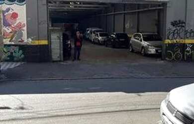 Imagem: O depósito possui 5 Vagas na garagem e 1000m² de Área e está