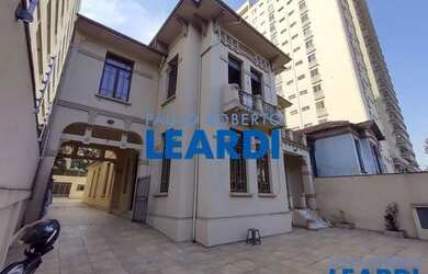 Imagem: A casa possui 5 Dormitórios, 5 Banheiros, 5 Vagas na garagem