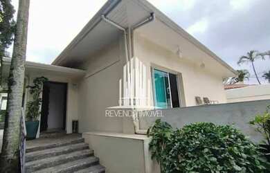 Imagem: A casa possui 4 Dormitórios, 4 Banheiros, 3 Vagas na garagem