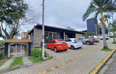 Imagem: A casa possui 5 Banheiros, 5 Vagas na garagem, 500m² de Área