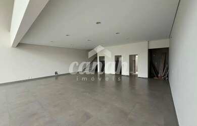 Imagem: O depósito possui 4 Vagas na garagem, 280m² de Área e está