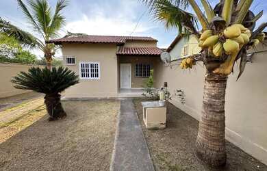 Imagem: A casa possui 2 Dormitórios, 2 Banheiros, 4 Vagas na garagem