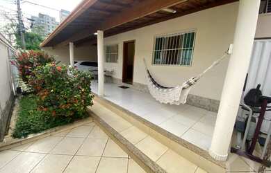 Imagem: A casa possui 3 Dormitórios, 4 Banheiros, 4 Vagas na garagem