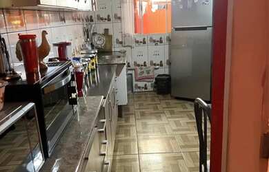 Imagem: A casa possui 2 Dormitórios, 1 Banheiro, 1 Vaga na garagem