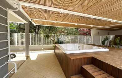 Imagem: A casa possui 3 Dormitórios, 5 Banheiros, 3 Vagas na garagem