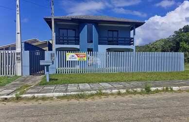 Imagem: A casa possui 5 Dormitórios, 4 Banheiros, 2 Vagas na garagem