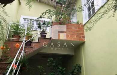 Imagem: A casa possui 5 Dormitórios, 4 Banheiros, 2 Vagas na garagem