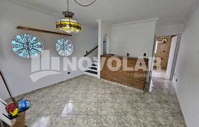 Imagem: A casa possui 3 Dormitórios, 3 Banheiros, 4 Vagas na garagem