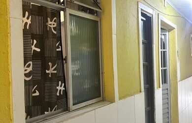 Imagem: A casa possui 1 Dormitório, 1 Banheiro e está localizado