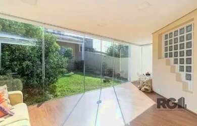 Imagem: A casa possui 3 Dormitórios, 1 Banheiro, 317m² de Área e