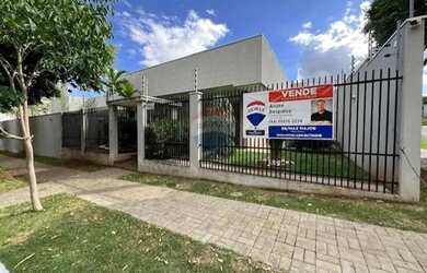 Imagem: A casa possui 4 Dormitórios, 5 Banheiros, 5 Vagas na garagem