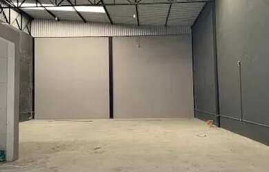 Imagem: O depósito possui 1 Vaga na garagem e 250m² de Área e está