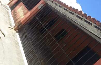 Imagem: A casa possui 4 Dormitórios, 2 Banheiros, 2 Vagas na garagem