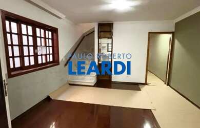 Imagem: A casa possui 3 Dormitórios, 4 Banheiros, 2 Vagas na garagem