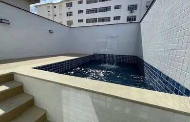 Imagem: A casa possui 4 Dormitórios, 5 Banheiros, 2 Vagas na garagem