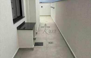 Imagem: A casa possui 3 Dormitórios, 4 Banheiros, 2 Vagas na garagem