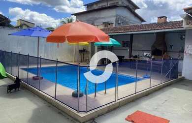 Imagem: A casa possui 3 Dormitórios, 1 Banheiro, 3 Vagas na garagem