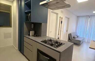 Imagem: O apartamento possui 1 Dormitório, 1 Banheiro, 1 Vaga na garagem