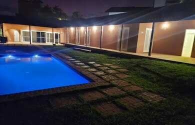 Imagem: A casa em condomínio possui 4 Dormitórios, 5 Banheiros, 4