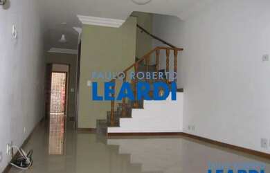 Imagem: A casa possui 3 Dormitórios, 3 Banheiros, 2 Vagas na garagem