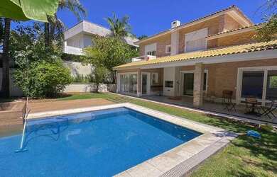 Imagem: A casa em condomínio possui 4 Dormitórios, 5 Banheiros, 5