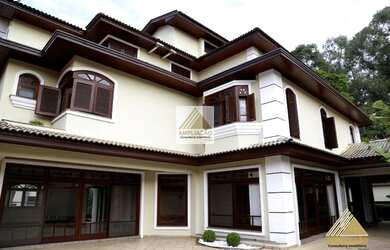 Imagem: A casa em condomínio possui 5 Dormitórios, 5 Banheiros, 5