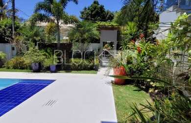 Imagem: A casa em condomínio possui 4 Dormitórios, 5 Banheiros, 4