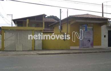 Imagem: A casa possui 3 Dormitórios, 3 Banheiros, 2 Vagas na garagem