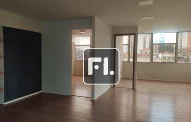 Imagem: O depósito possui 4 Vagas na garagem e 329m² de Área e está