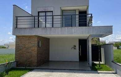 Imagem: A casa possui 3 Dormitórios, 3 Banheiros, 4 Vagas na garagem