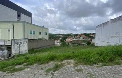 Imagem: O terreno possui 300m² de Área e está localizado em Alto