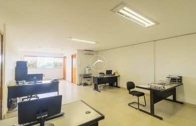 Imagem: O depósito possui 4 Vagas na garagem e 780m² de Área e está