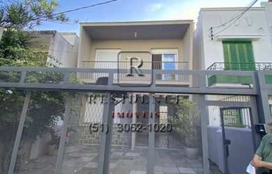 Imagem: A casa possui 4 Dormitórios, 4 Banheiros, 2 Vagas na garagem