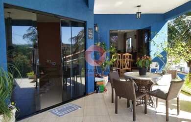 Imagem: A casa possui 3 Dormitórios, 1 Banheiro, 3 Vagas na garagem