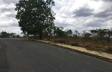 Imagem: O terreno e possui Dormitórios, Suítes, Banheiros, 1001-0m²