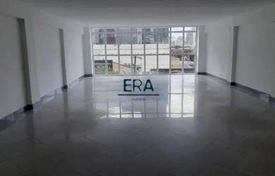 Imagem: O depósito possui 4 Vagas na garagem, 650m² de Área e está