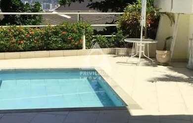 Imagem: A casa à venda possui 5 Dormitórios, 3 Banheiros, 5 Vagas