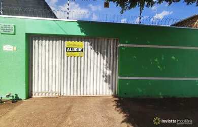 Imagem: A casa possui 3 Dormitórios, 1 Banheiro, 2 Vagas na garagem