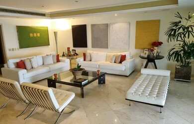 Imagem 2: Ocean frontApartamento para aluguel tem 361 metros quadrados com 4 quartos