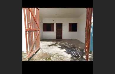 Imagem: A casa possui 2 Dormitórios, 1 Banheiro, 1 Vaga na garagem