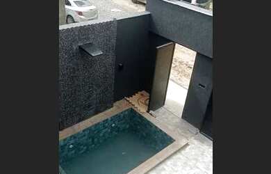 Imagem: A casa possui 5 Dormitórios, 5 Banheiros, 2 Vagas na garagem