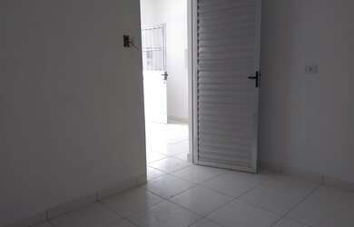 Imagem: A casa possui 1 Dormitório, 1 Banheiro, 27m² de Área e está