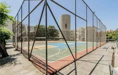 Imagem: O apartamento possui 2 Dormitórios, 1 Banheiro, 1 Vaga na garagem