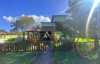 Imagem: A casa em condomínio possui 5 Dormitórios, 3 Banheiros, 720m²